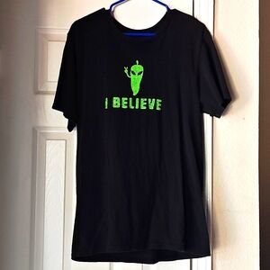 Chuy's Tex Mex Alien I Believe Special Edition Green Chili Fest 201 Staff Shirt